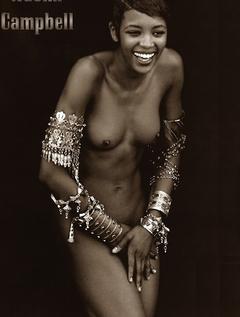 Naomi Campbell nude cover her pussy