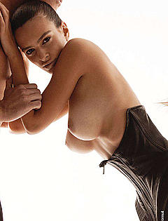 Emily Ratajkowski nude boobs