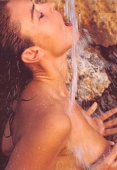 Monica Bellucci undressed scan