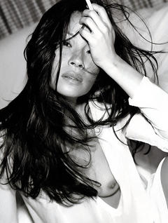 Lucy Liu nude tit