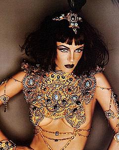 Elizabeth Hurley bottom of boobs