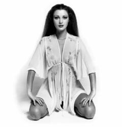 Jane Seymour see through to tits early photo