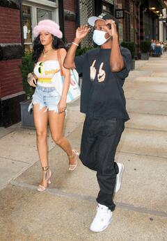 Rihanna doing shopping in New York