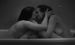 Jana Klinge, Natalie Krane naked in the bathtub at Schwarzer Zucker