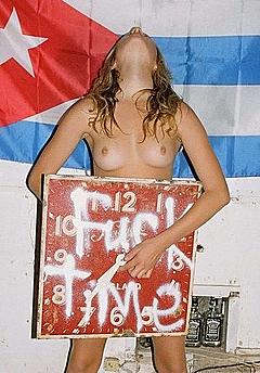 Zippora Seven shows nude tits