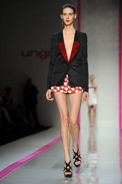 Jennifer Messelier long legs runway photo