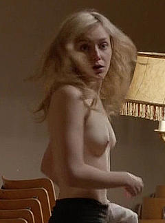 Evelien Bosmans topless in Amateurs