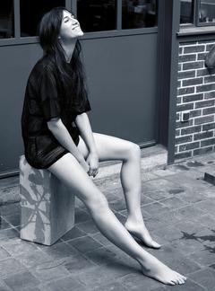 Charlotte Gainsbourg sexy legs