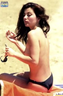 Vanessa Gravina topless on a beach paparazzi photo