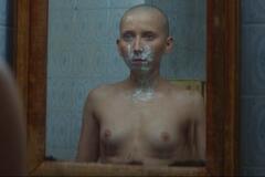 Dagmara Brodziak nude topless in a mirror at Dzien, w ktorym znalazlem w smieciach dziewczyne