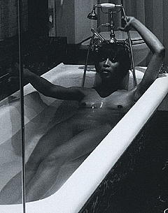Naomi Campbell fully nude in bathtub