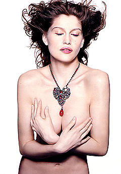 Laetitia Casta cover her nude boobs