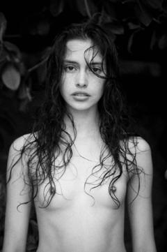 Zoe Barnard  nackt