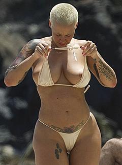 Amber Rose boobslip on a beach