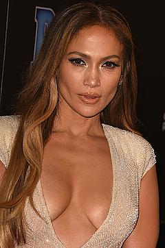 Jennifer Lopez sexy cleavage