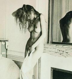 Tatjana Patitz naked cover her pussy