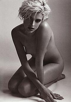 Agyness Deyn naked