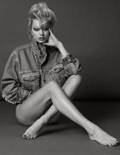 Caroline Vreeland sexy lesg