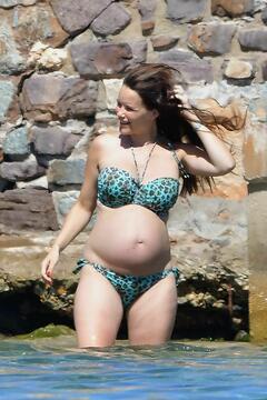Sofia von Schweden pregnant in bikini on the beach in Saint Tropez