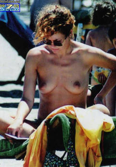 Elena Sofia Ricci nude tits on a beach paparazzi photo