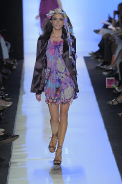 Elisa Sednaoui runway image