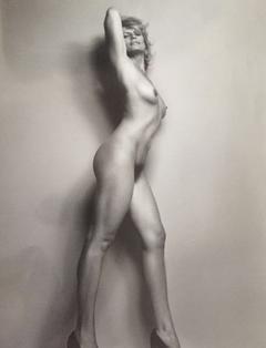 Isabella Ferrari fully nude black-&-white image
