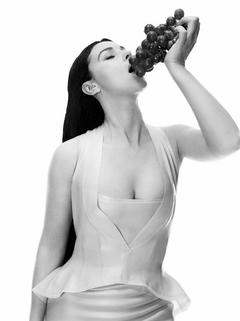 Monica Bellucci eating grapes