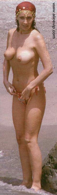 Anna Kanakis topless on the beach paparazzi photo