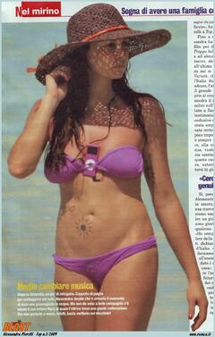 Alessandra Pierelli sexy in bikini
