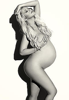 Christina Aguilera nude pregnant