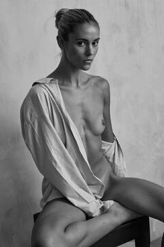 Meg Makin posing naked cover her pussy