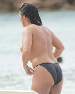 Jessie Wallace nude tits paprazzi photo