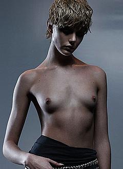 Frida Gustavsson  nackt