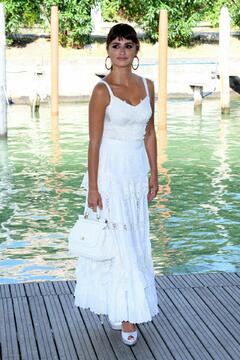 Penelope Cruz arriving to the En Los Margenes photocall at Venice Film Festival