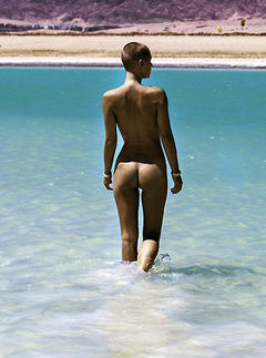 Marisa Papen naked in a water shows her ass