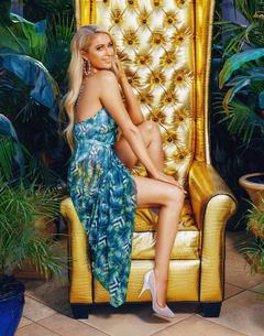 Blonde Paris Hilton sexy legs