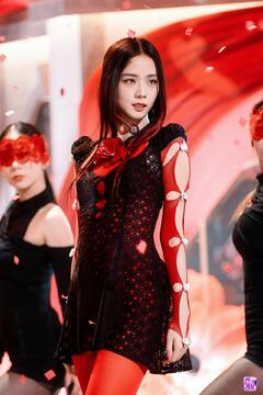 Kim Ji-soo - Flower Performance at SBS Inkigayo in Seoul - April 2023