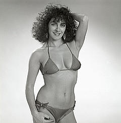 Marina Sirtis sexy in bikini
