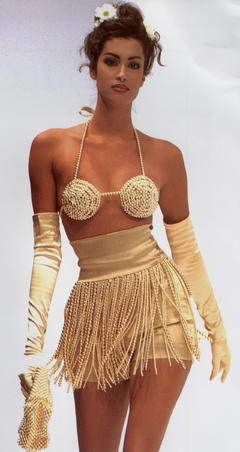 Canadian supermodel Yasmeen Ghauri sexy runway photo