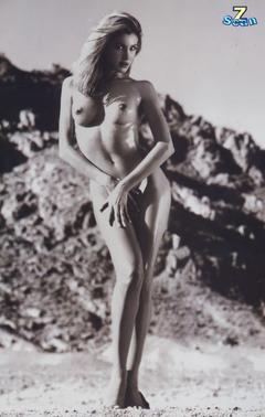 Adriana Volpe nude cover her pussy