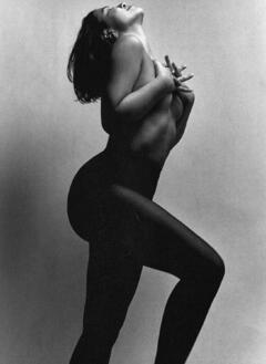 Julia Kelly naked cover her breasts for Baz photoshoot - September 2025