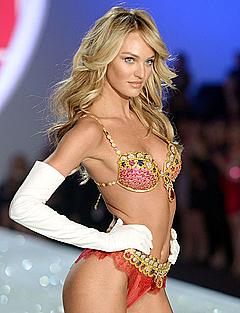 Candice Swanepoel sexy ruway shot