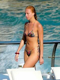 Anna Ermakova shows off her incredible bikini body in the South of France