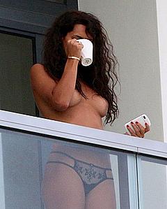 Raffaella Modugno topless an a balcony