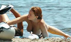 Carolina Ferre boob slip on a beach paparazzi photo