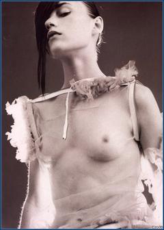 Linda fiorentino boobs