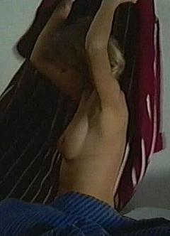 Ulrike Kriener topless in De vliegende reporter