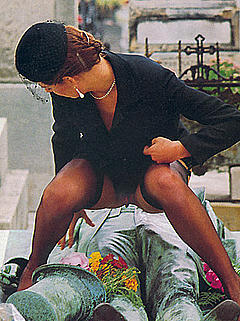 Isabelle Hermosa bottomless shows pussy