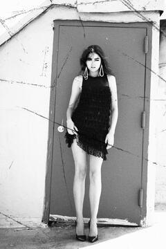 Darla Baker shows her sexy legs