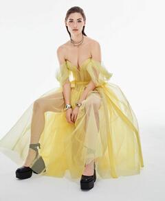 Grace Elizabeth sexy for Elle magazine, US - February 2022